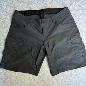 Kuhl Steel Gray Button Accent size 8